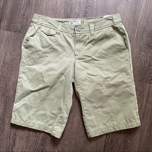 Old Navy Low Waist Bremuda Shorts Size 2 Green